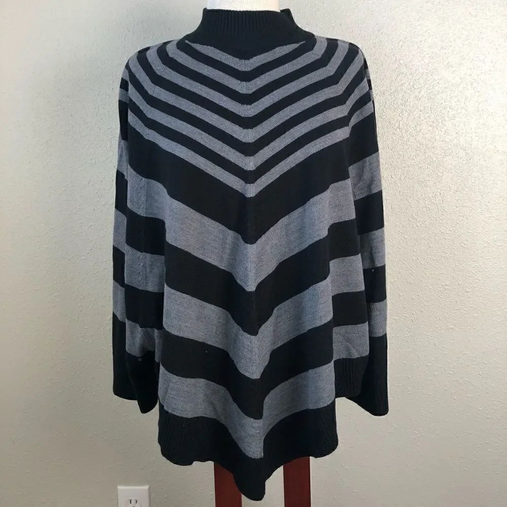 NWT Larry Levine Poncho Style Top Size Medium